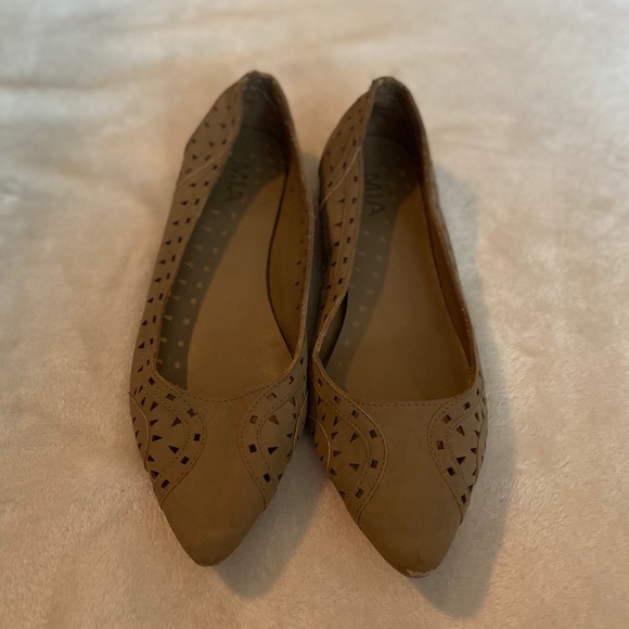 Nude Flats - Picture 2 of 5